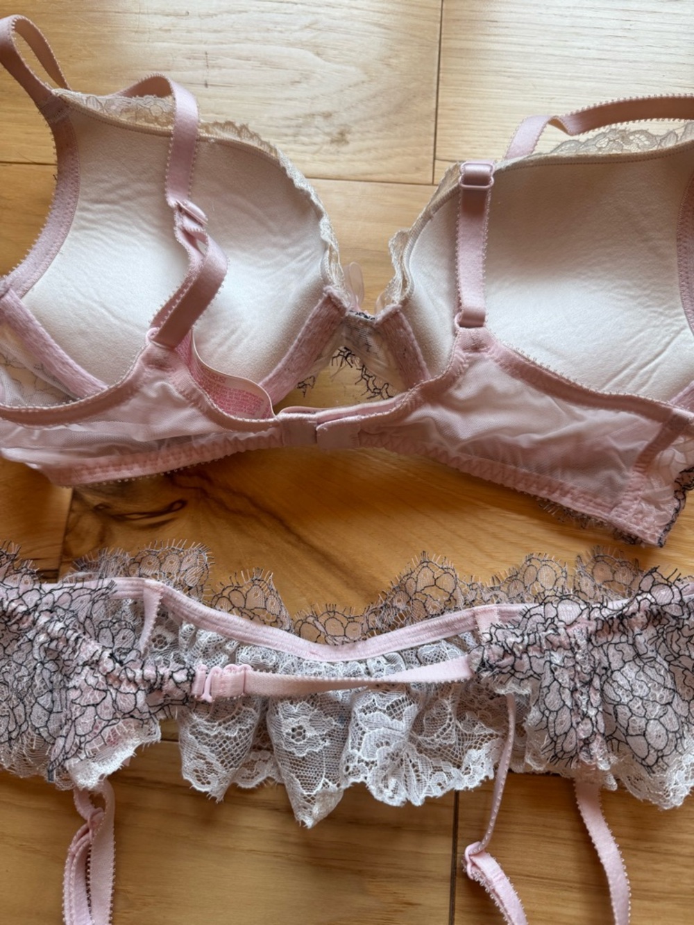 Vs bra & garter matching set - Picture 4 of 7